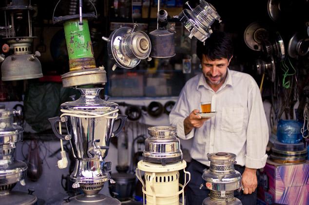 Samovar salesman, Qom by James Longley